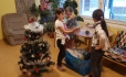 Školní družina vánočně zdobí pavilon